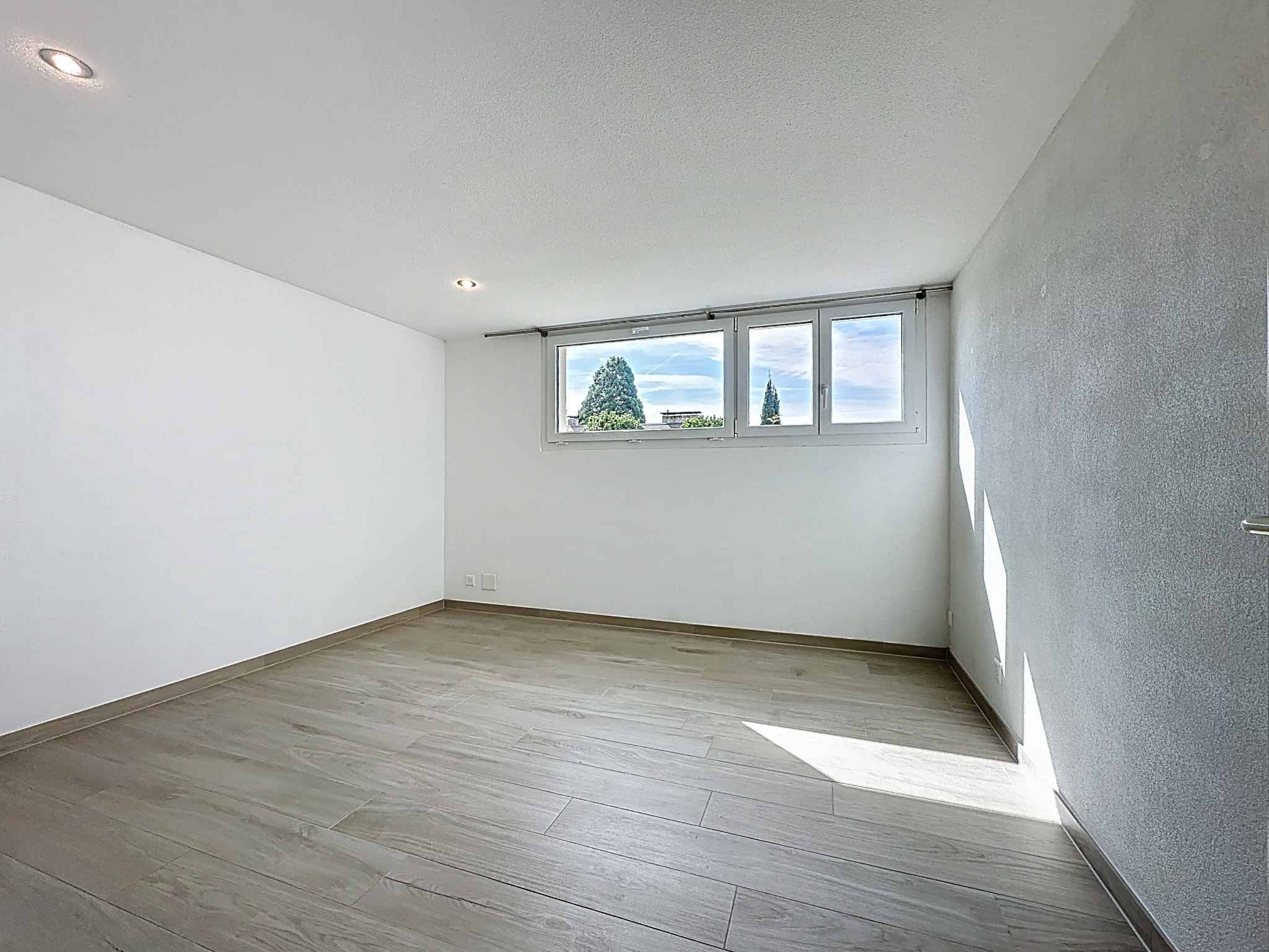 Villa individuelle de 325 m2 avec une belle vue sur le lac et les montagnes