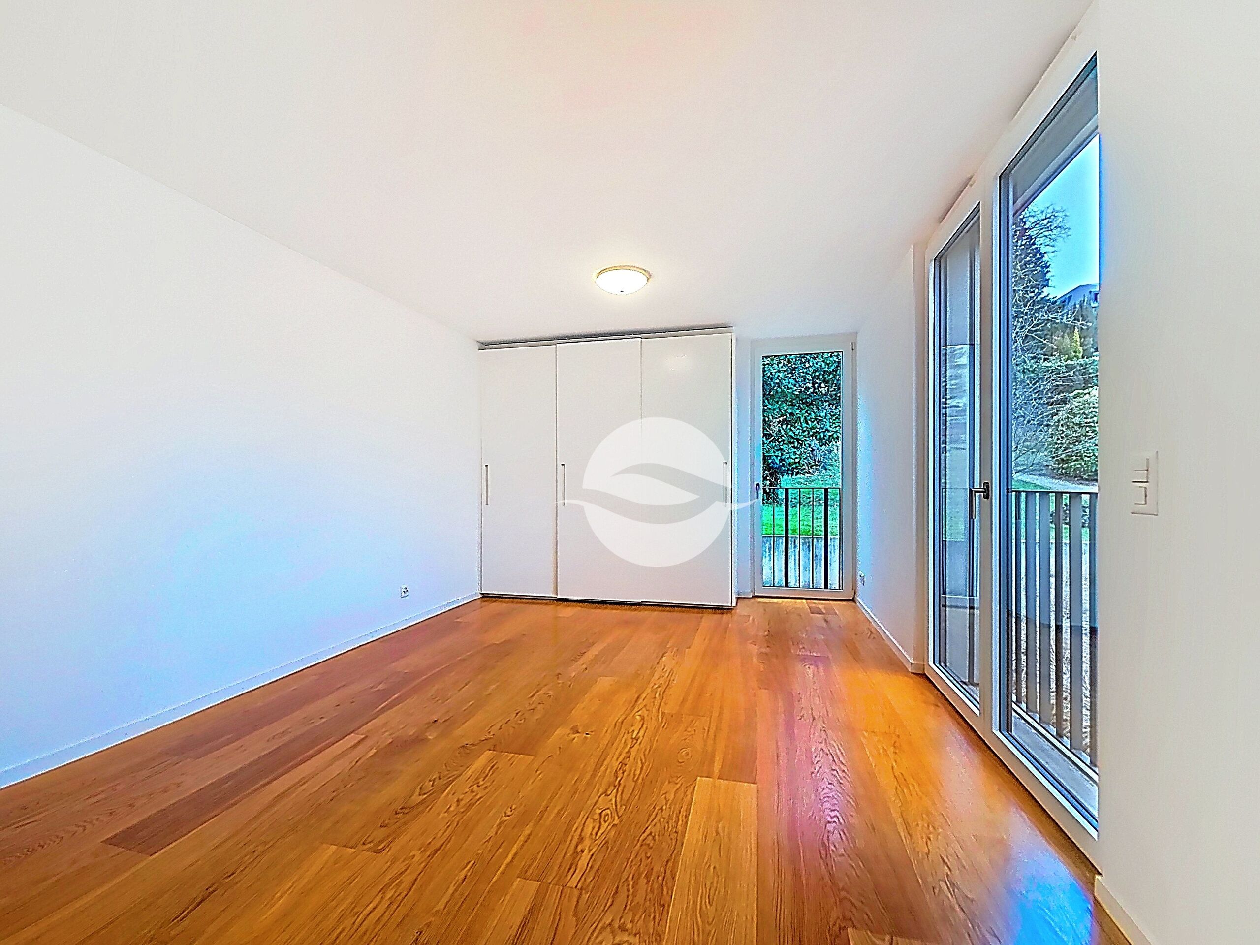Splendide logement de standing avec vaste terrasse, à deux pas du lac