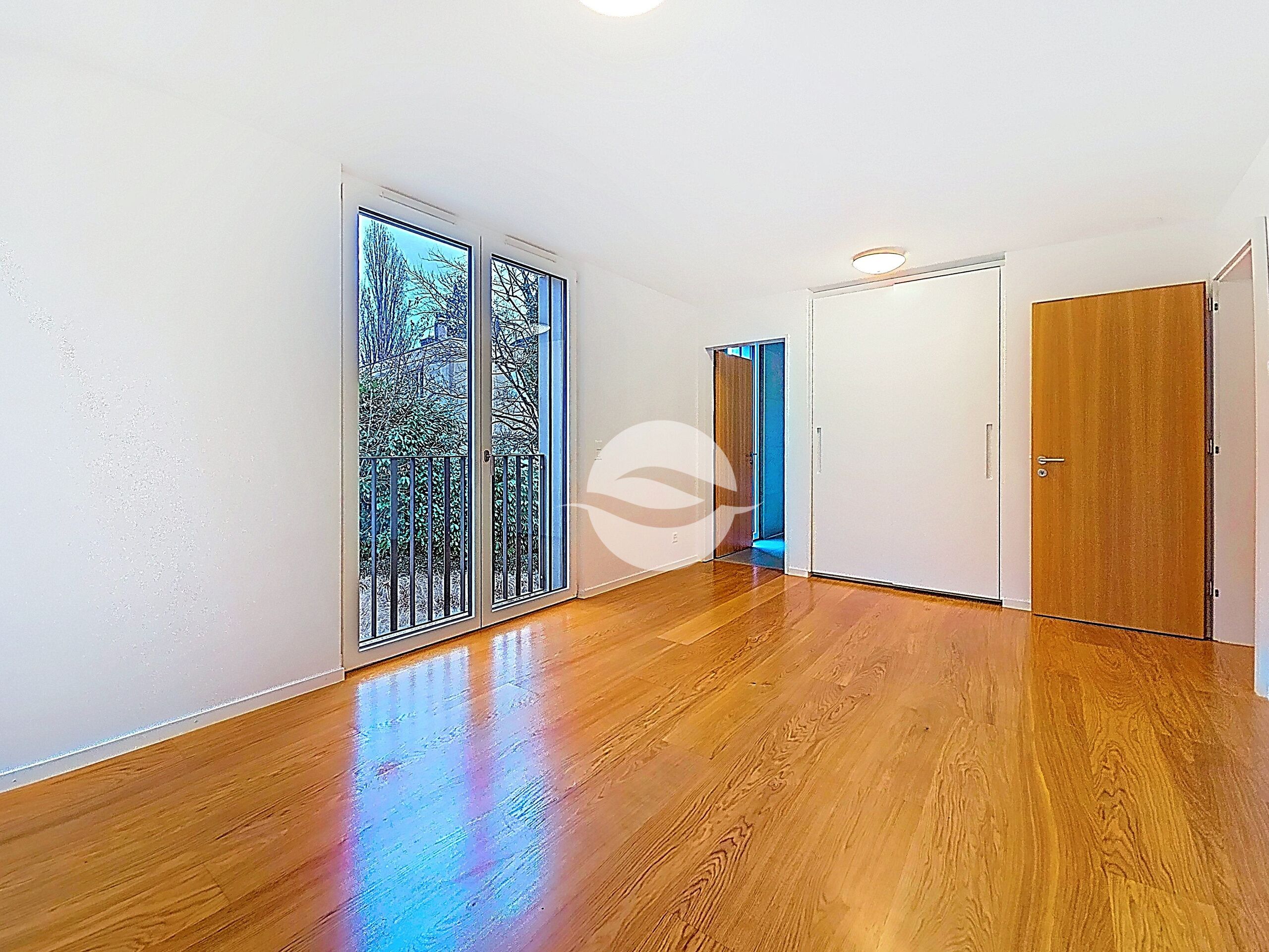 Splendide logement de standing avec vaste terrasse, à deux pas du lac