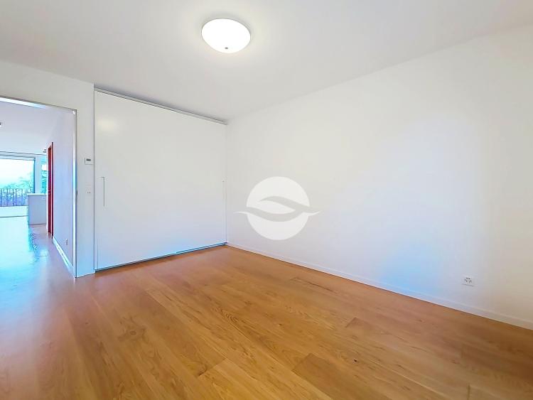 Splendide logement de standing avec vaste terrasse, à deux pas du lac