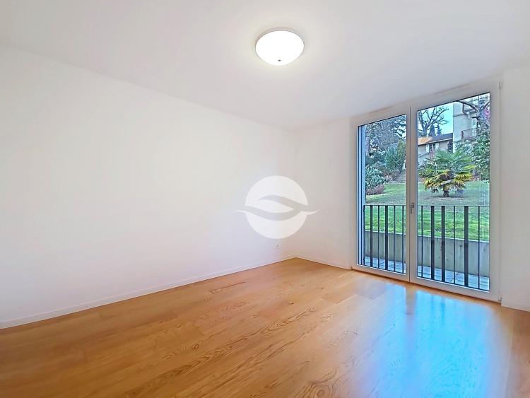 Splendide logement de standing avec vaste terrasse, à deux pas du lac