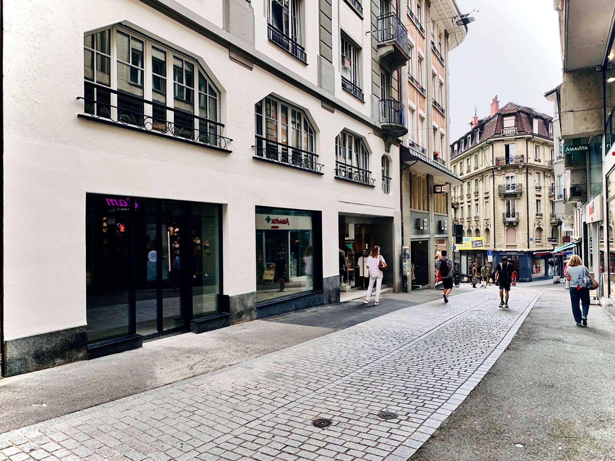 EMPLACEMENT PREMIUM - Arcade de 130 m2 à louer à Lausanne