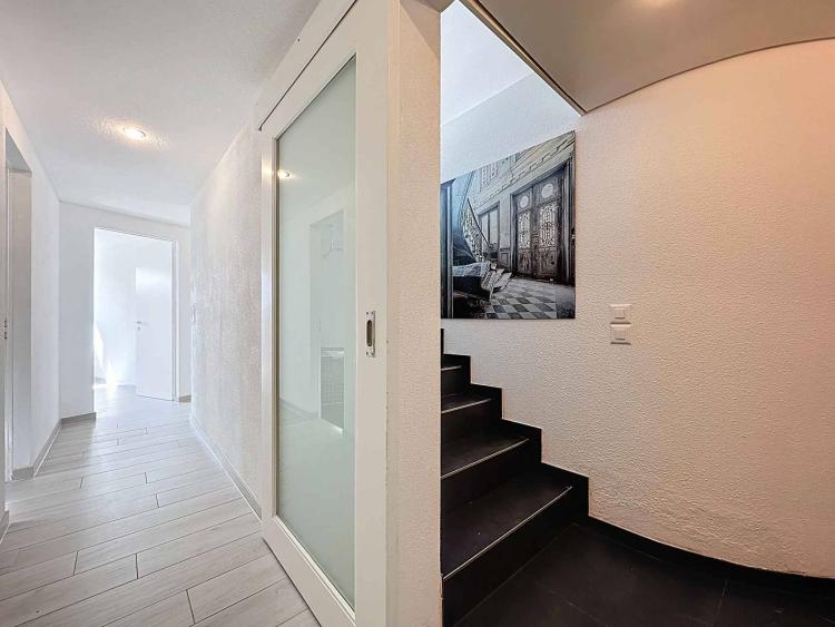 Villa individuelle de 325 m2 avec une belle vue sur le lac et les montagnes