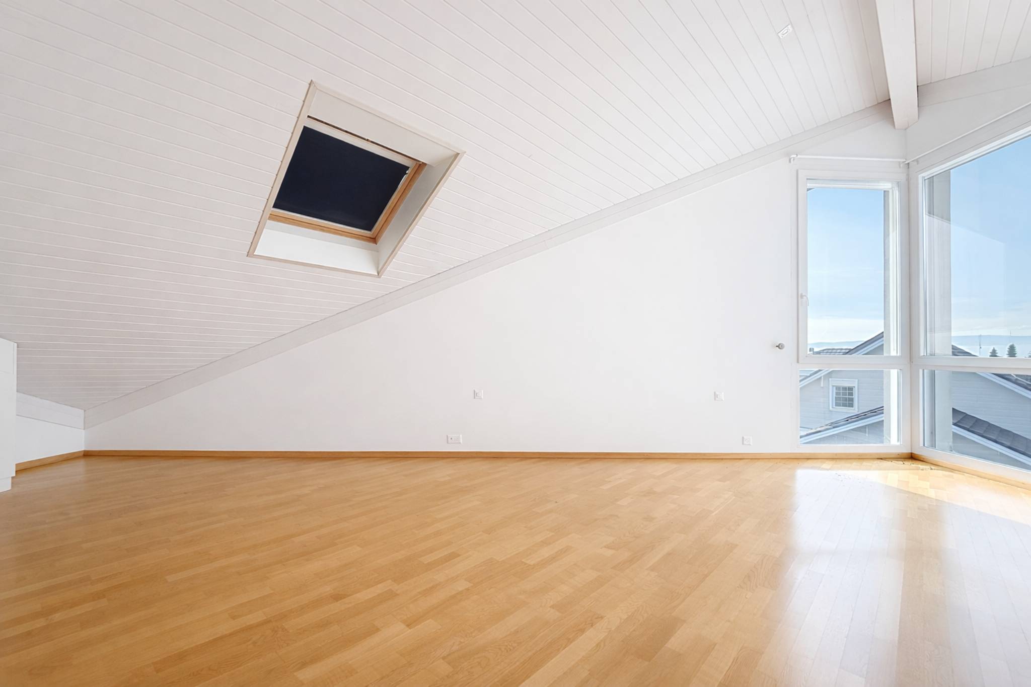 Duplex lumineux avec vue sur le lac et jardin attenant à l'ISL
