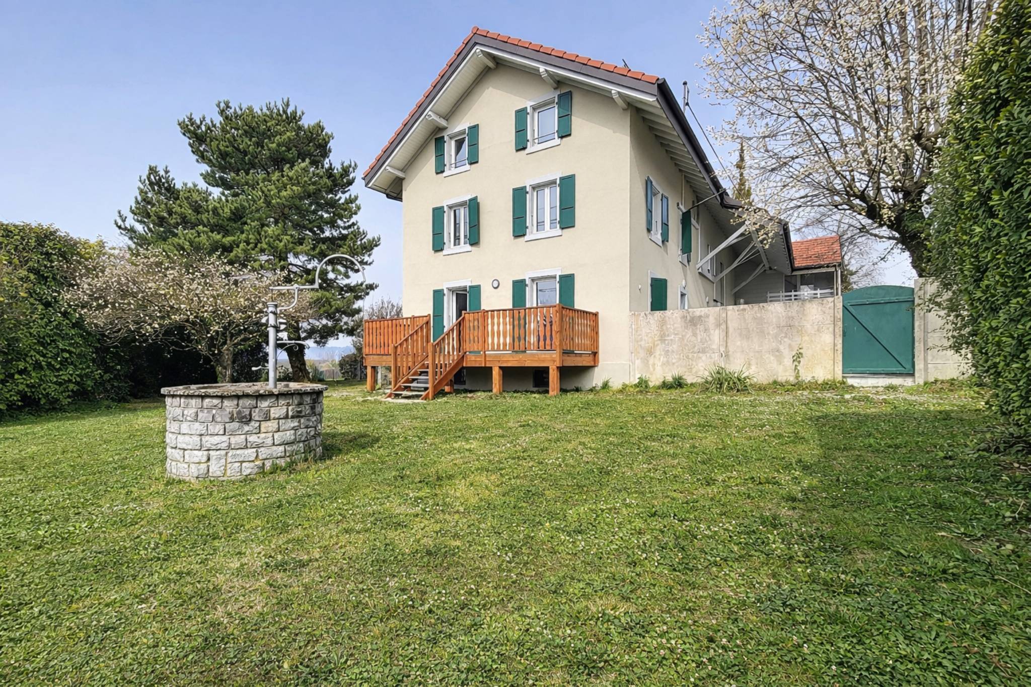 Triplex de 4.5 pièces - grand jardin et vue partielle sur lac