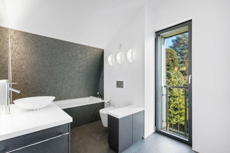 Modern Penthouse With Panoramic Views!