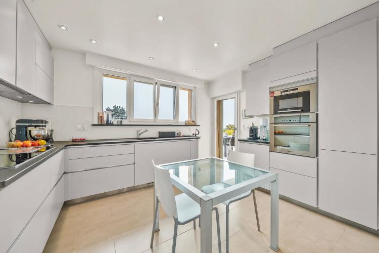 6 Chambres à Vendre à Sully