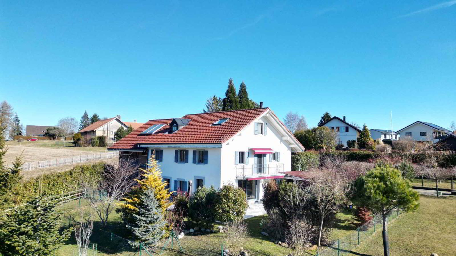 Propriété de caractère offrant trois logements et un local commercial