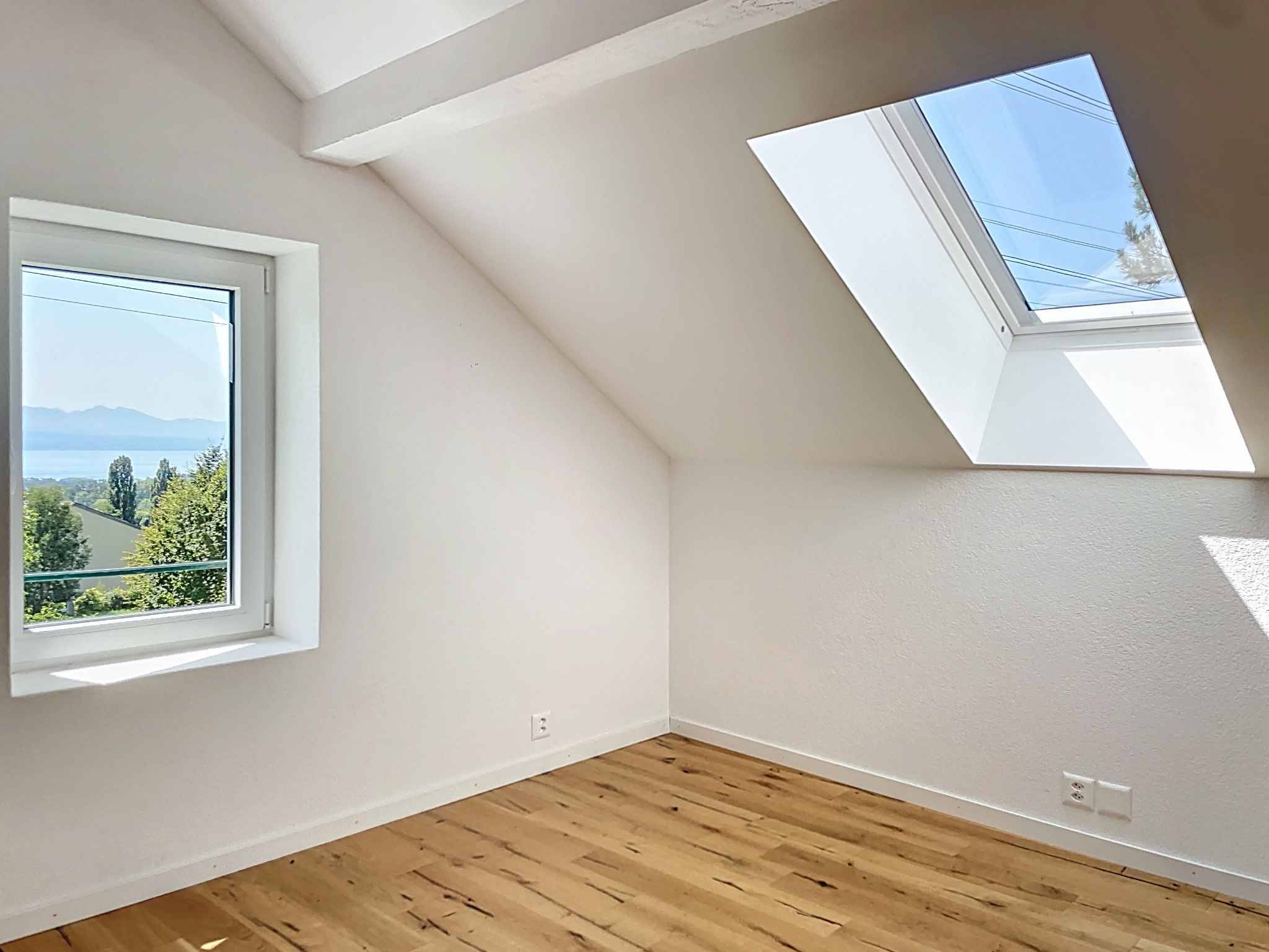 Triplex de 4.5 pièces - grand jardin et vue partielle sur lac