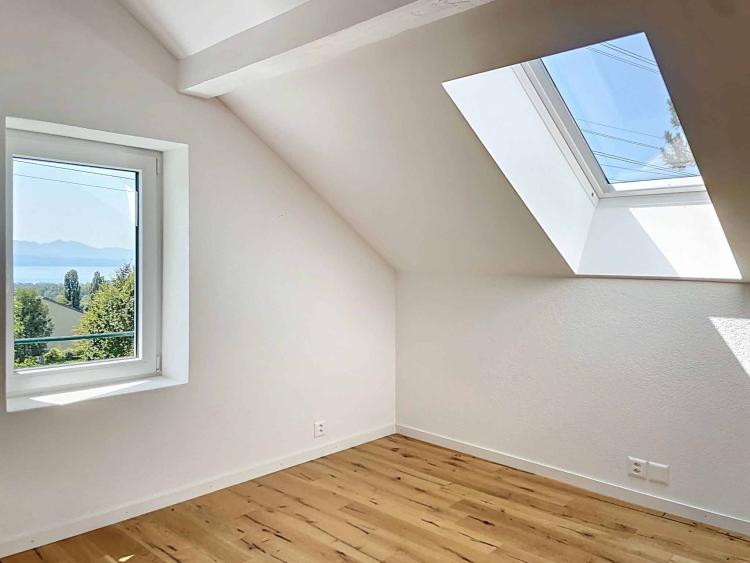 Triplex de 4.5 pièces - grand jardin et vue partielle sur lac
