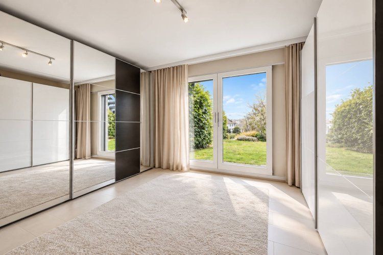 Duplex contemporain avec jardin privatif et vue sur les Alpes à Pully Sud