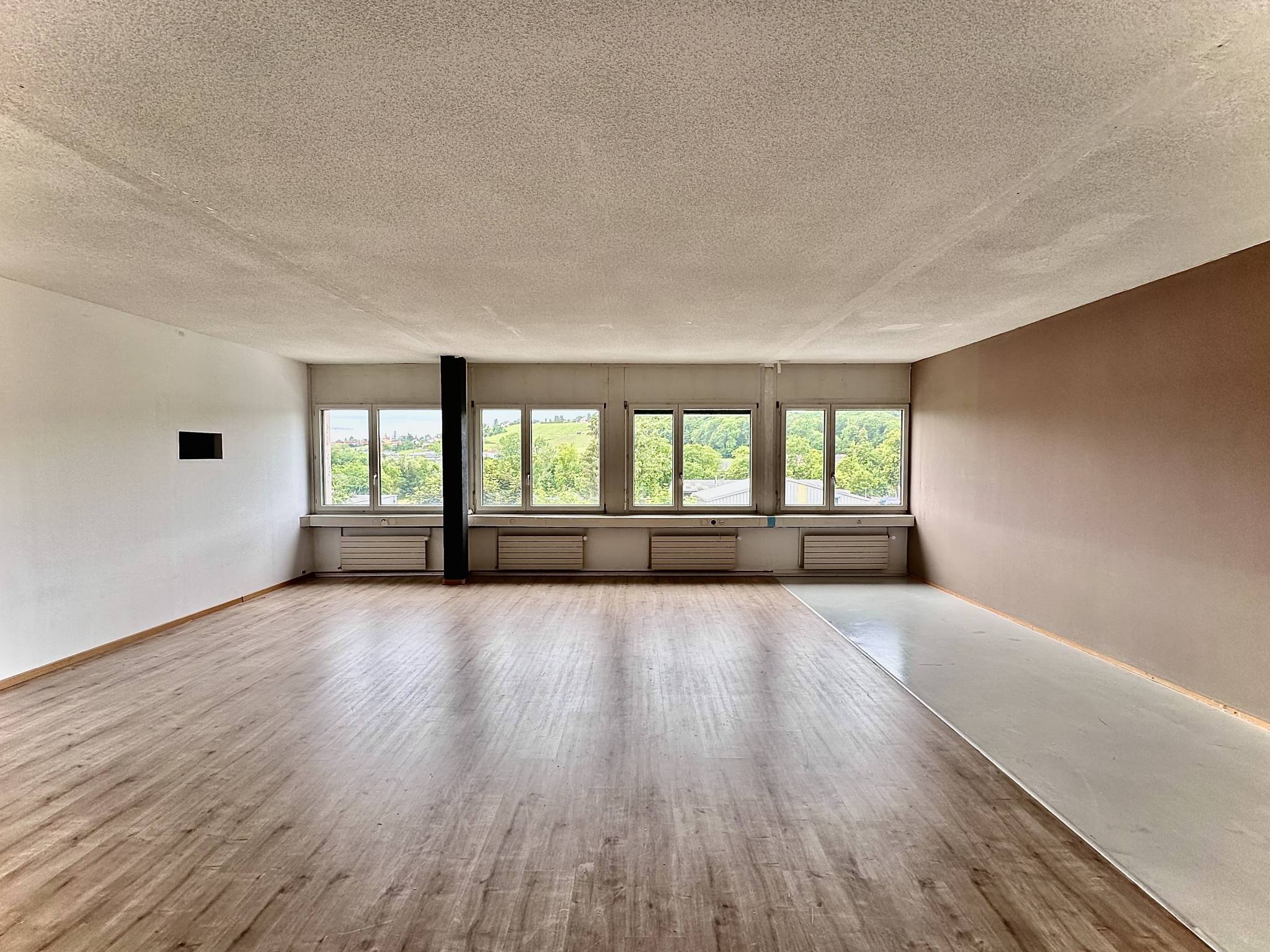 Bureaux, dépôt, locaux de 215 m2 à louer à Bussigny-près-Lausanne