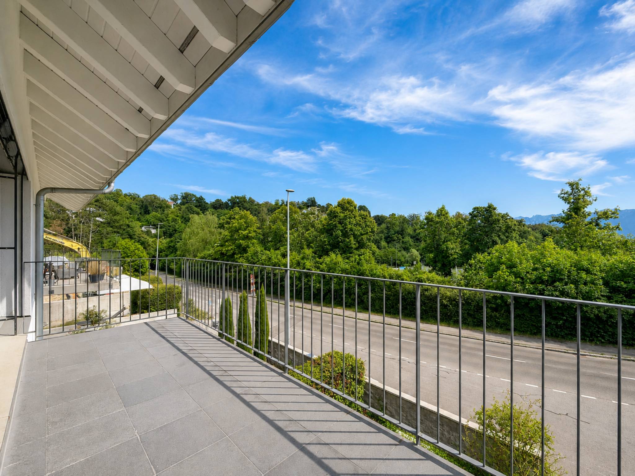 Villa mitoyenne contemporaine avec jardins et vue dégagée à Pully