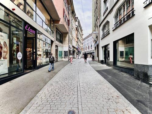 EMPLACEMENT PREMIUM - Arcade et bureaux de 382 m2 à louer à Lausanne