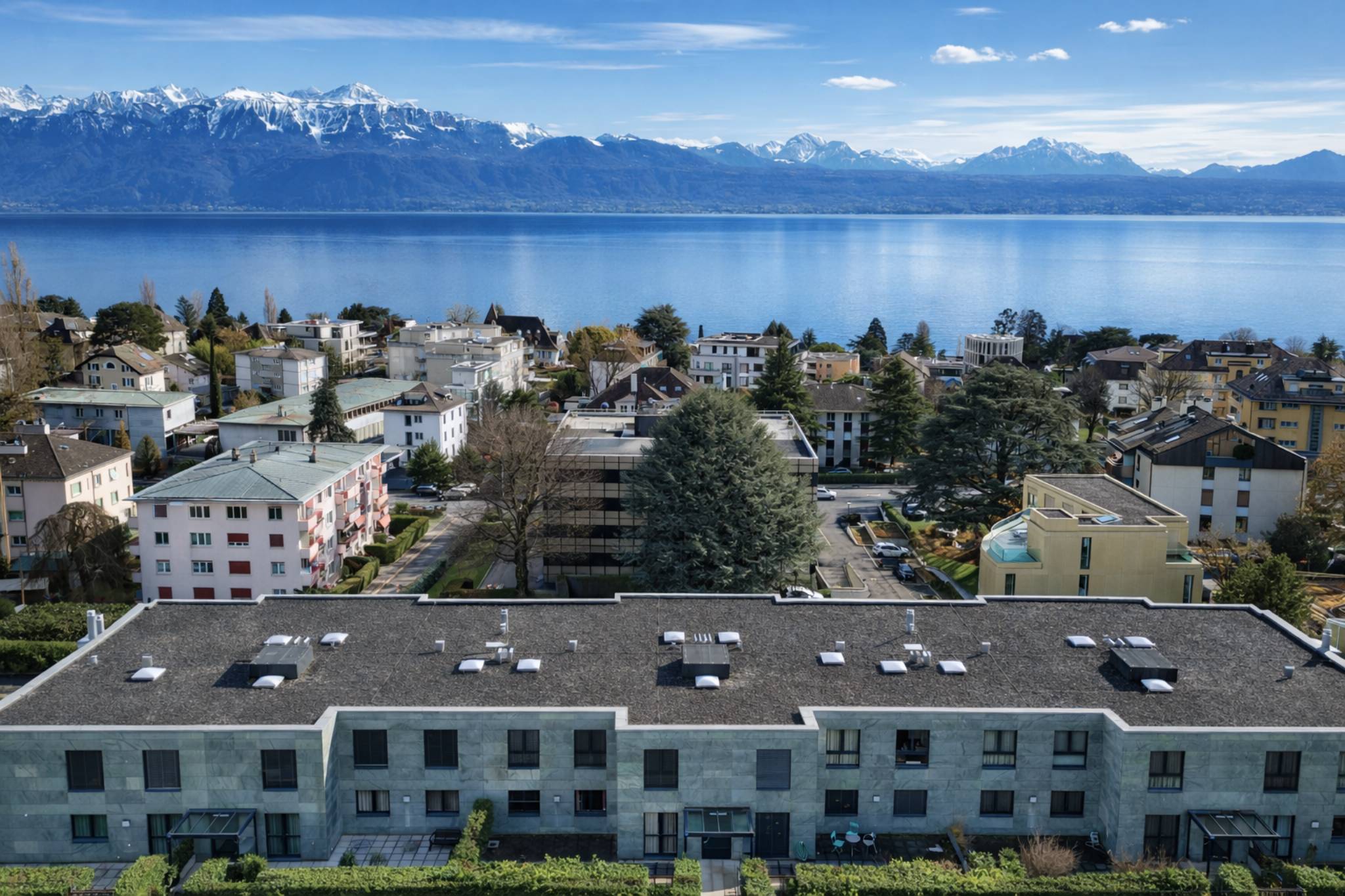 Duplex contemporain avec jardin privatif et vue sur les Alpes à Pully Sud