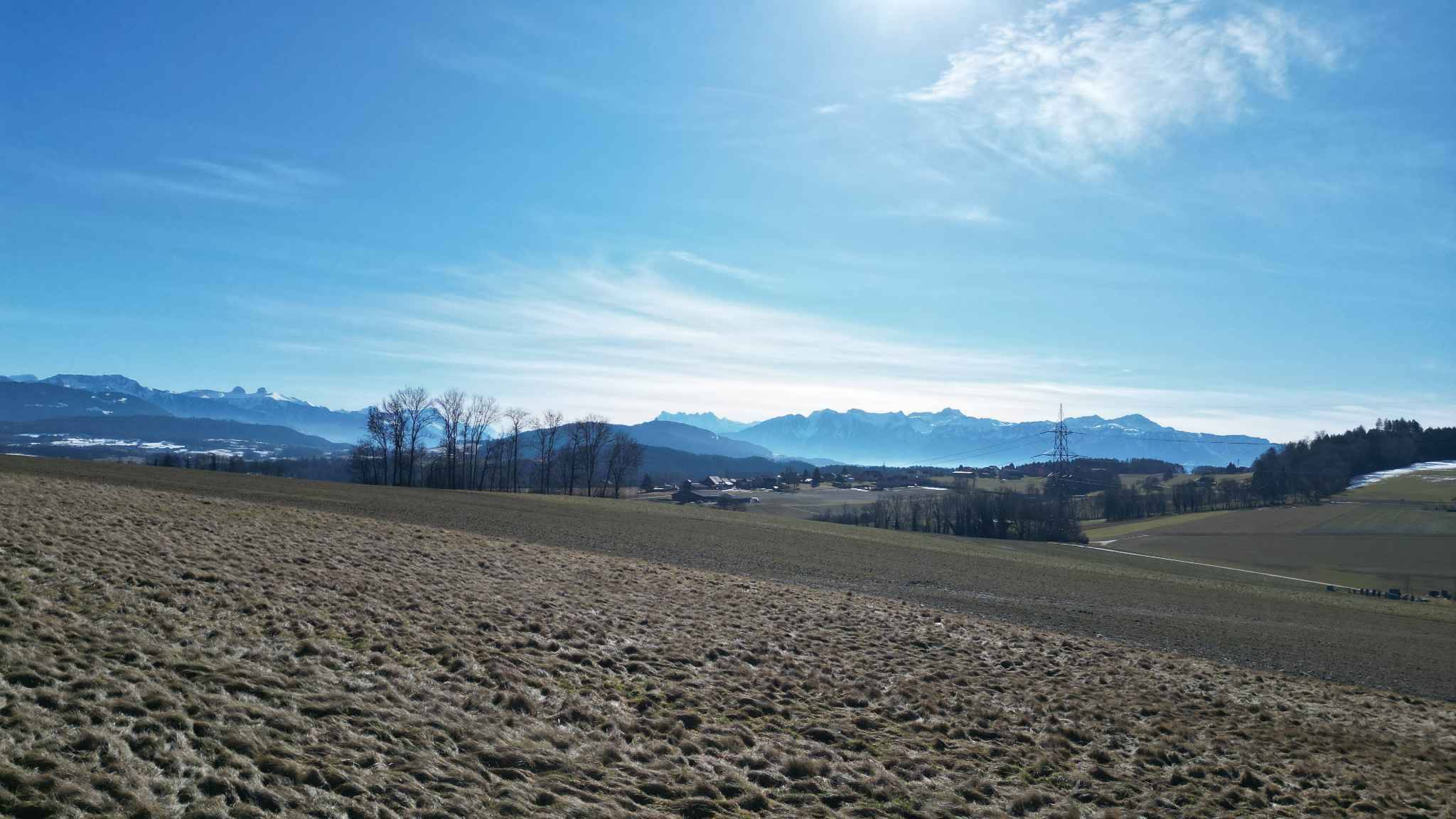 Propriété de caractère offrant trois logements et un local commercial