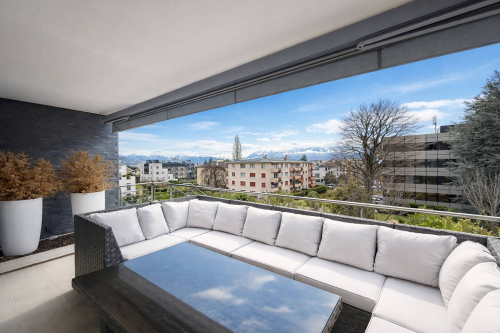 Duplex contemporain avec jardin privatif et vue sur les Alpes à Pully Sud