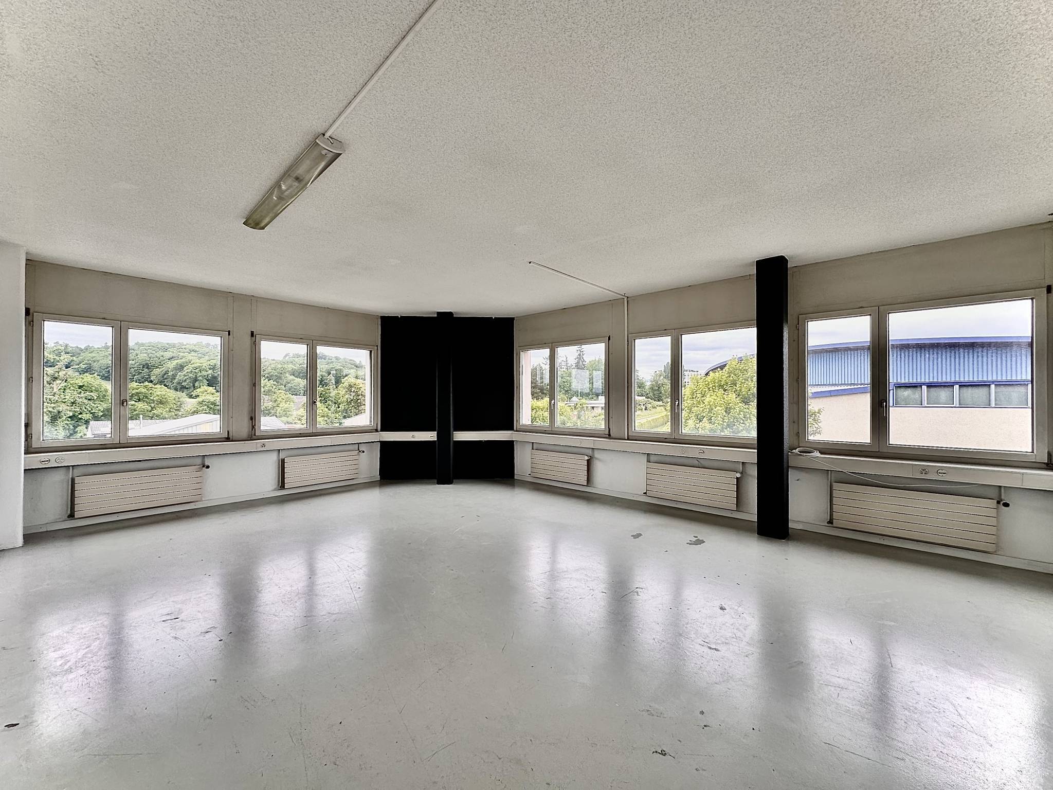 Bureaux, dépôt, locaux de 215 m2 à louer à Bussigny-près-Lausanne