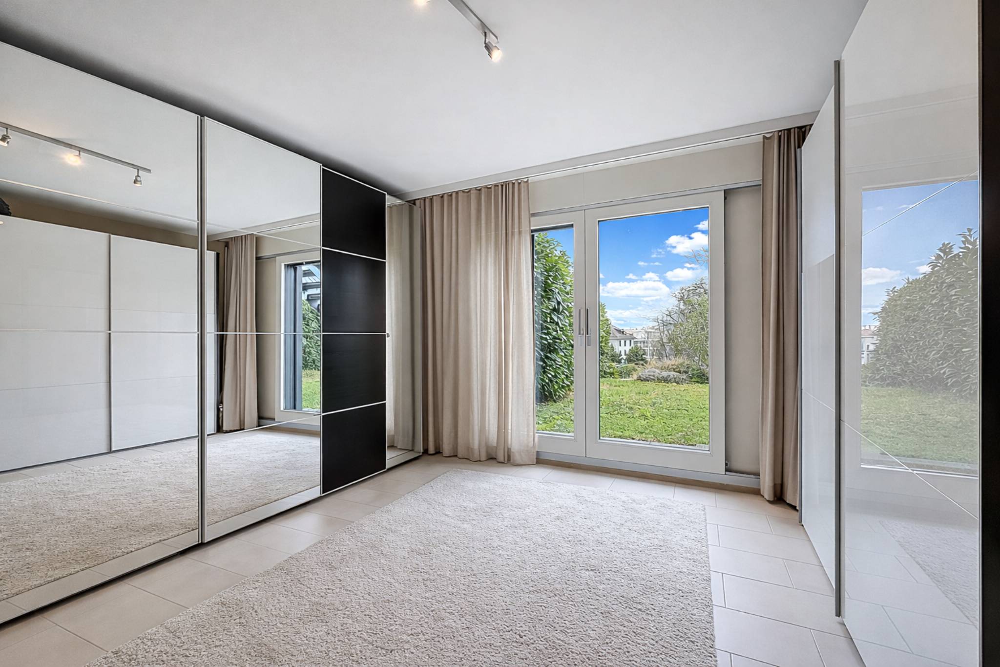 Duplex contemporain avec jardin privatif et vue sur les Alpes à Pully Sud