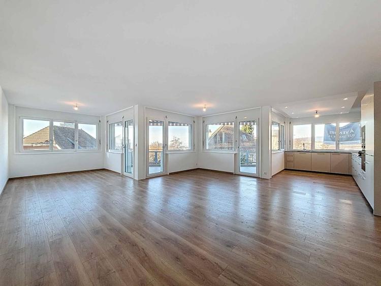Appartement 5.5 pièces rénové avec studio indépendant