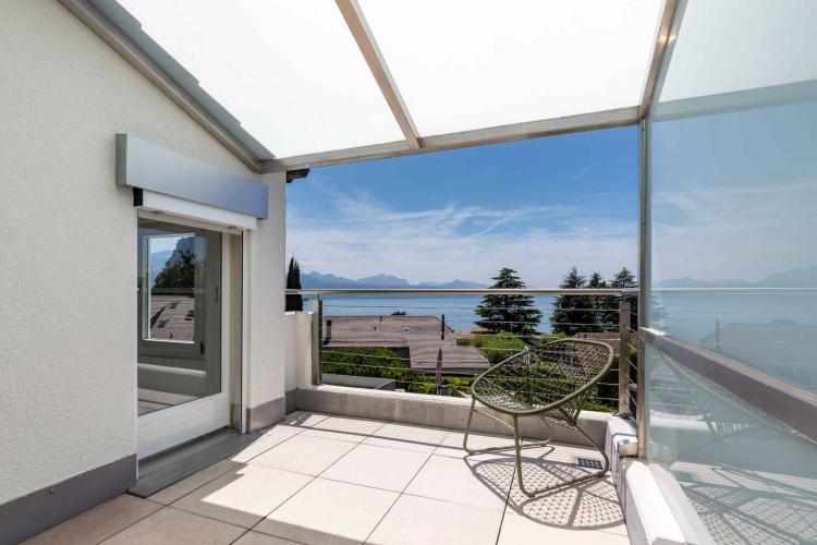 Villa individuelle de 325 m2 avec une belle vue sur le lac et les montagnes