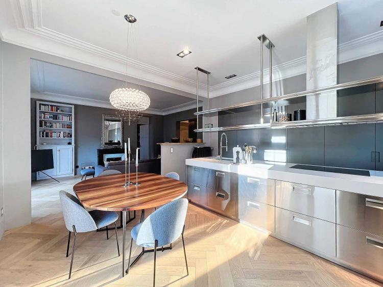 Réservé : Magnifique appartement de 4.5 pièces avec cachet 