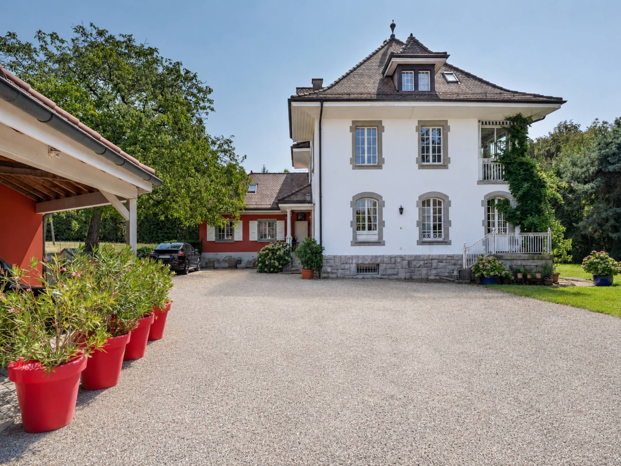 Propriété de caractère avec piscine au cœur d’un écrin de verdure 
