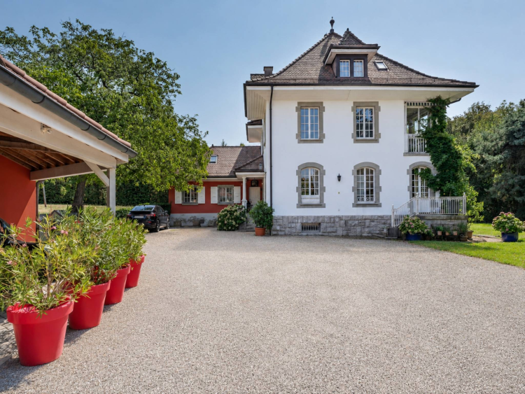 Propriété de caractère avec piscine au cœur d’un écrin de verdure 