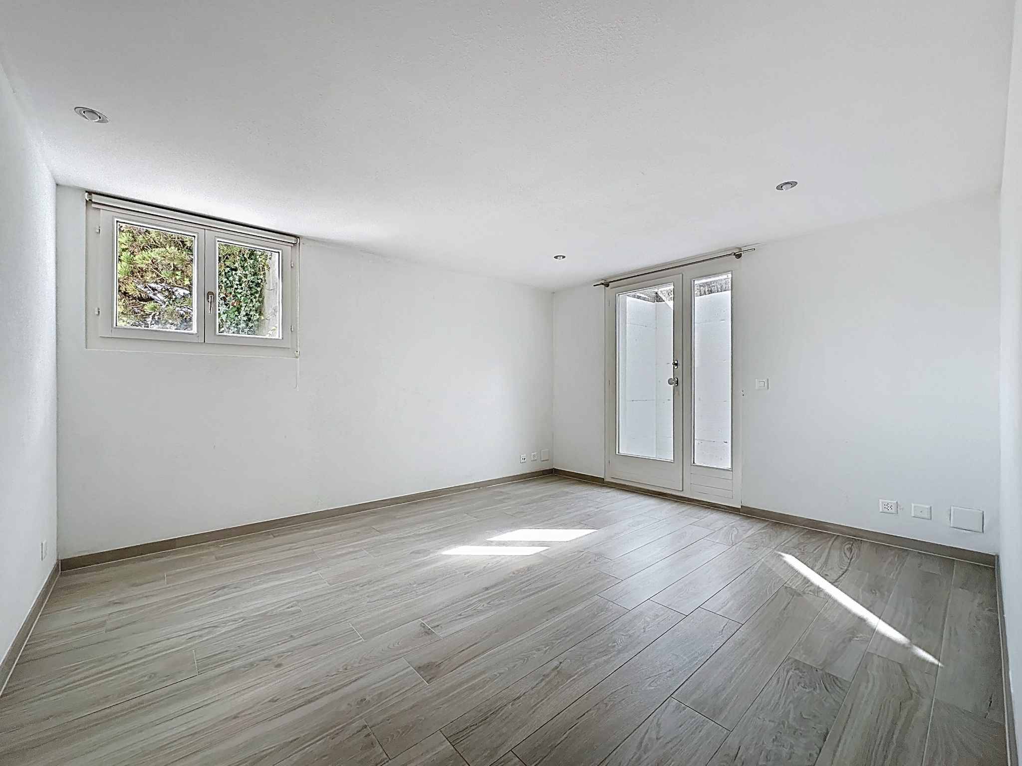 Villa individuelle de 325 m2 avec une belle vue sur le lac et les montagnes