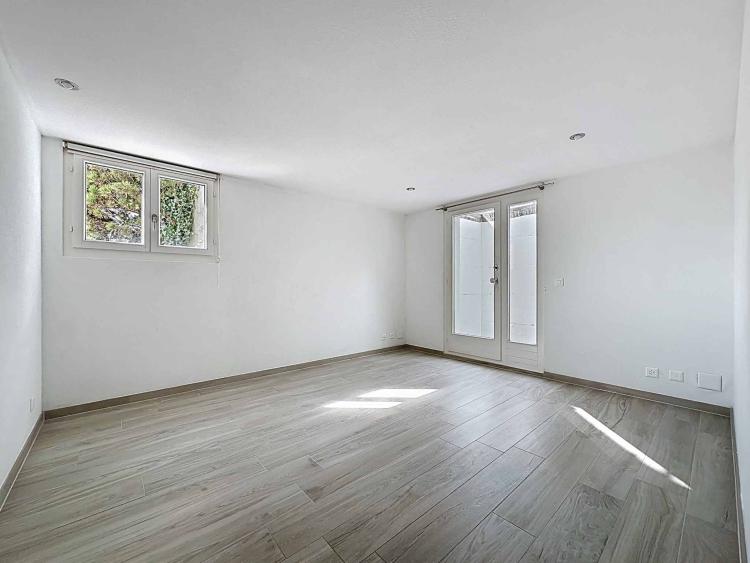 Villa individuelle de 325 m2 avec une belle vue sur le lac et les montagnes