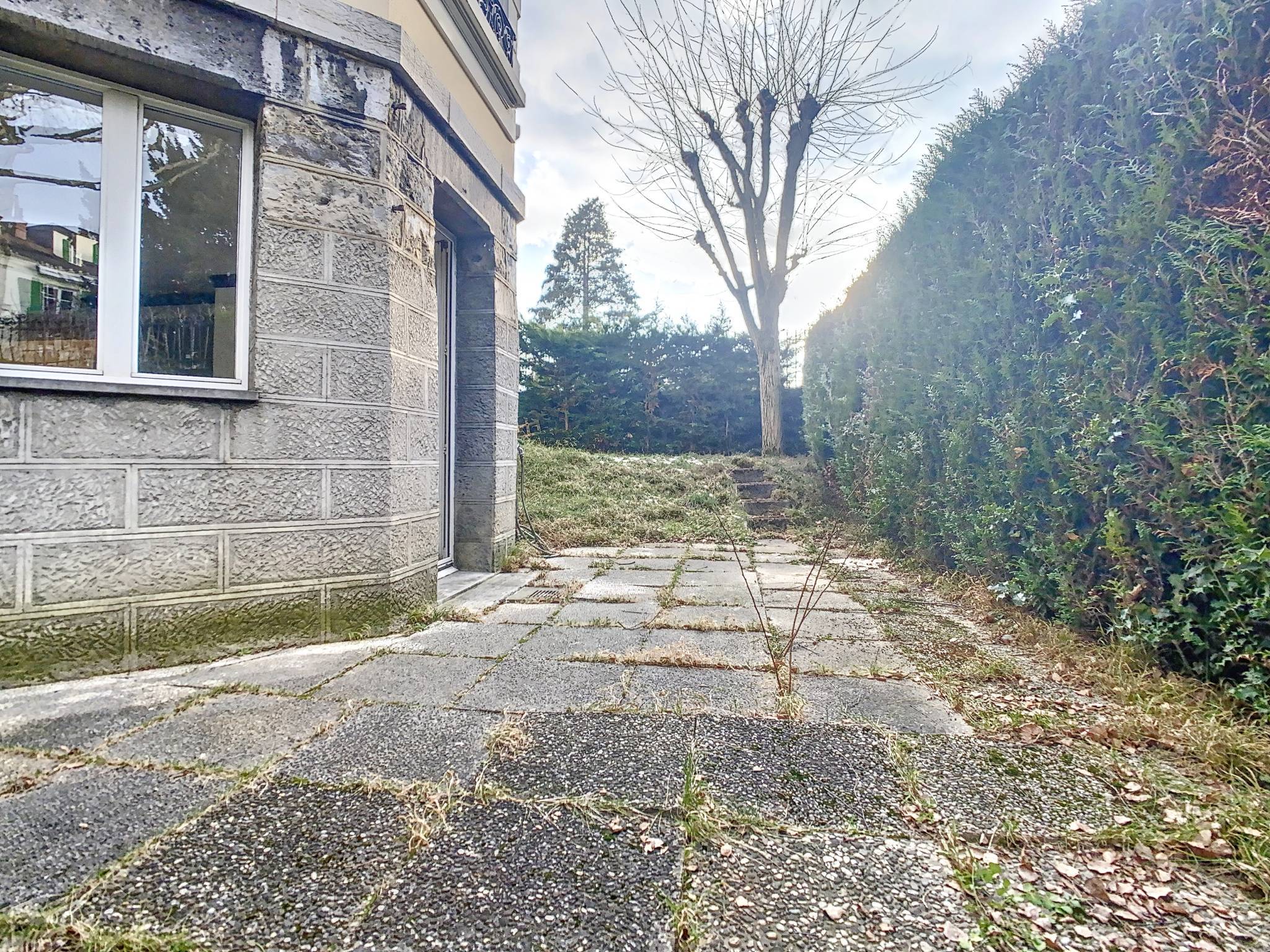 Appartement à rénover avec jardin privatif au coeur de la ville