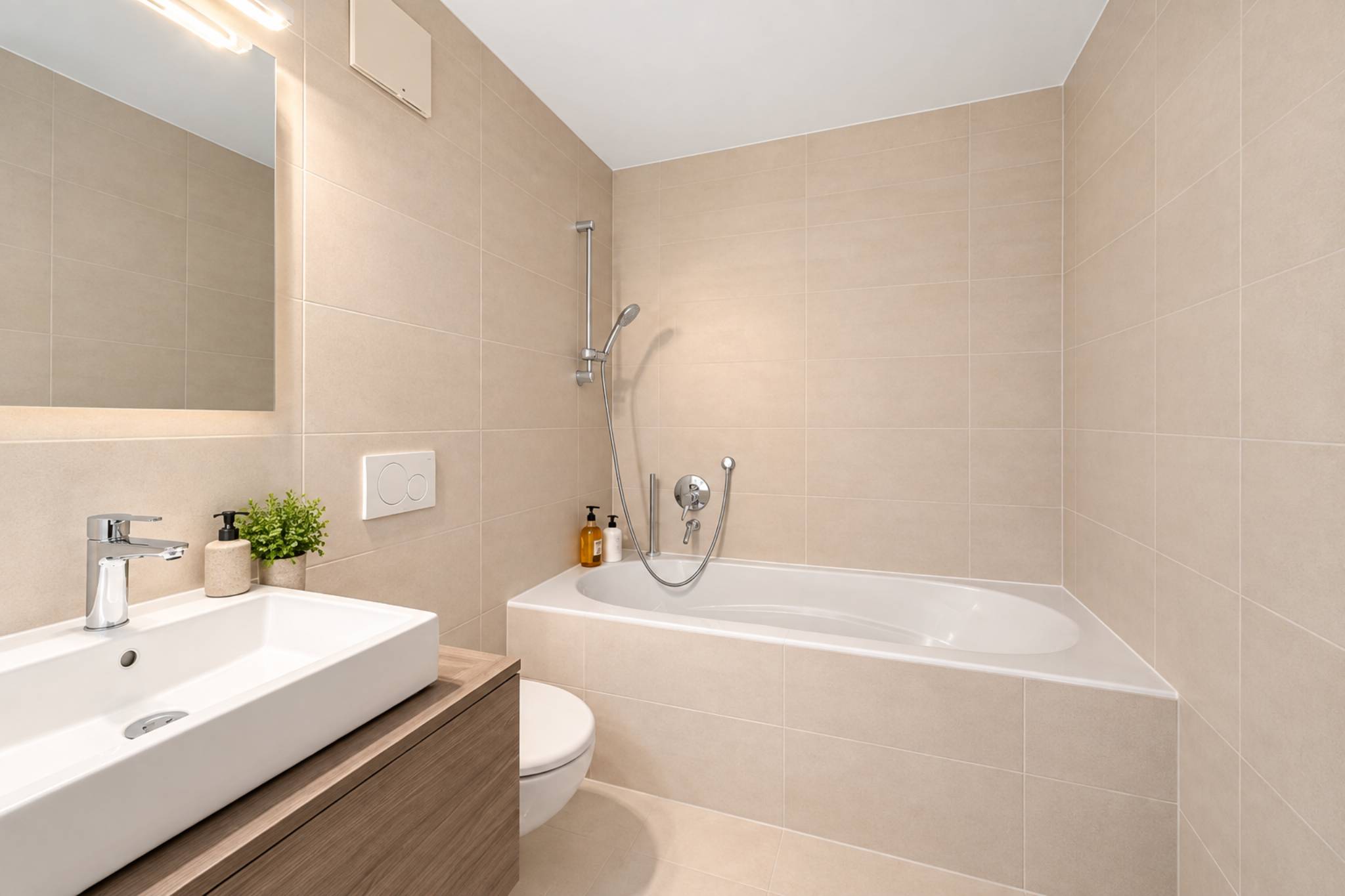 Duplex contemporain avec jardin privatif et vue sur les Alpes à Pully Sud