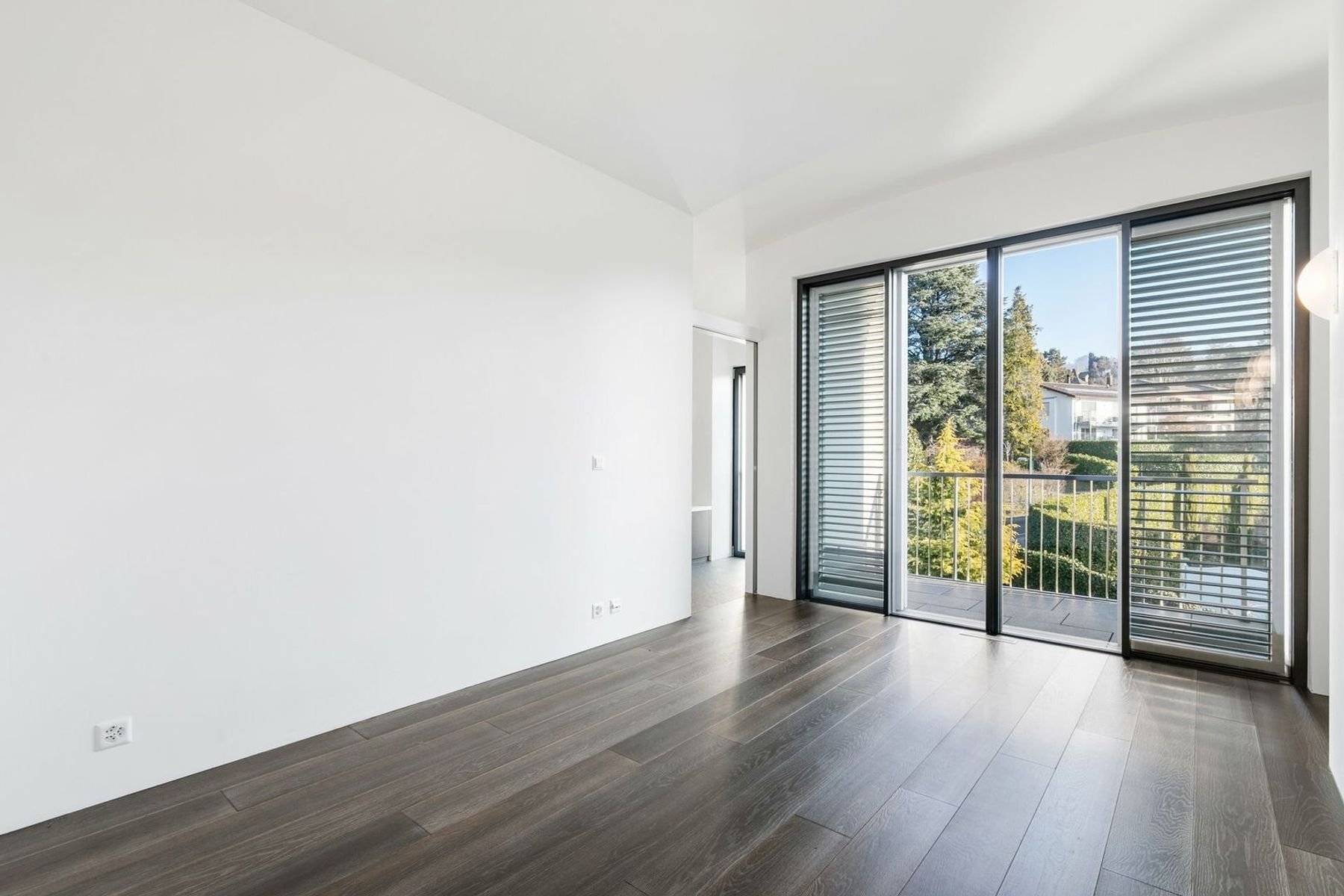 Modern Penthouse With Panoramic Views!
