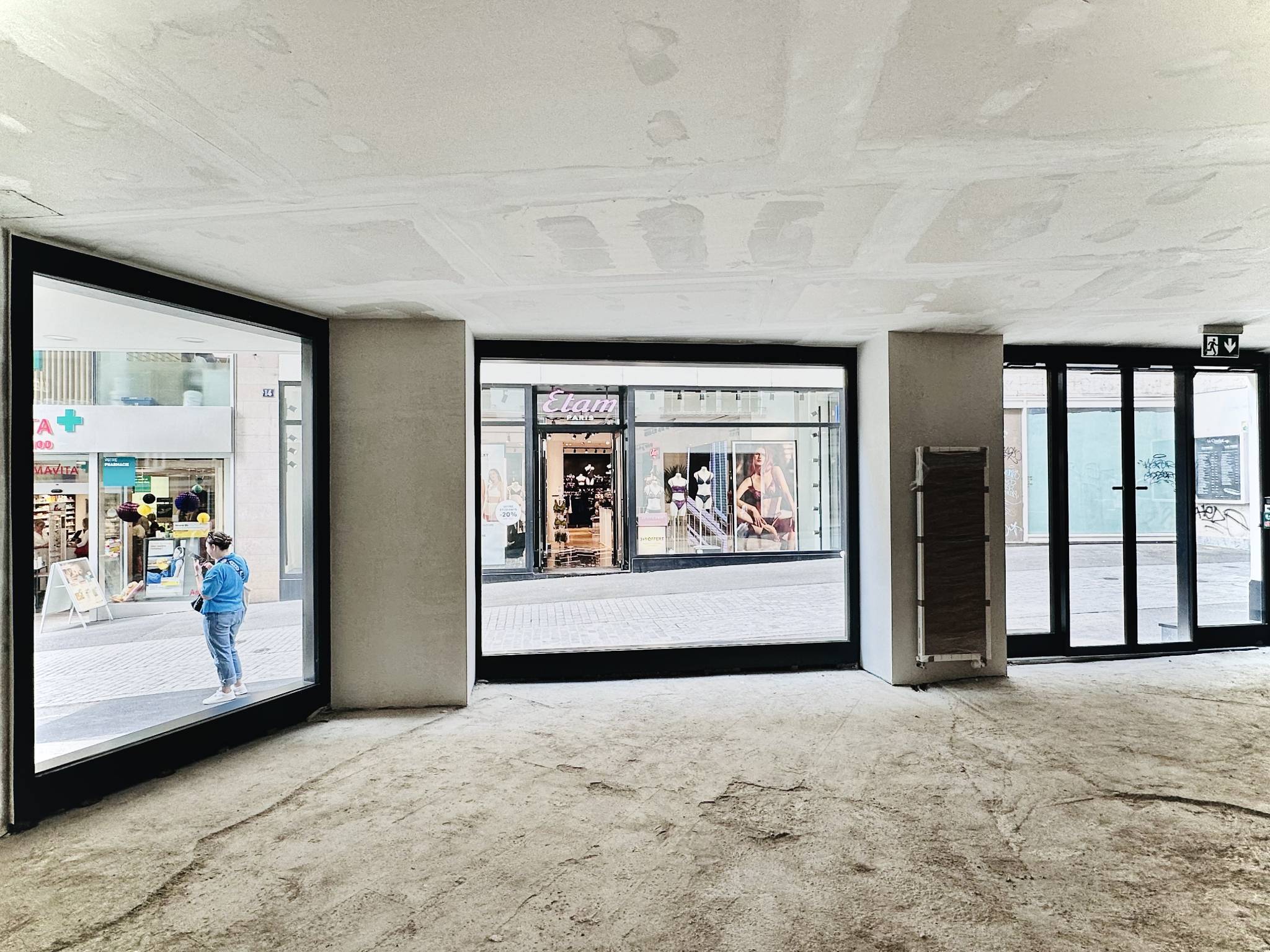 EMPLACEMENT PREMIUM - Arcade et bureaux de 382 m2 à louer à Lausanne