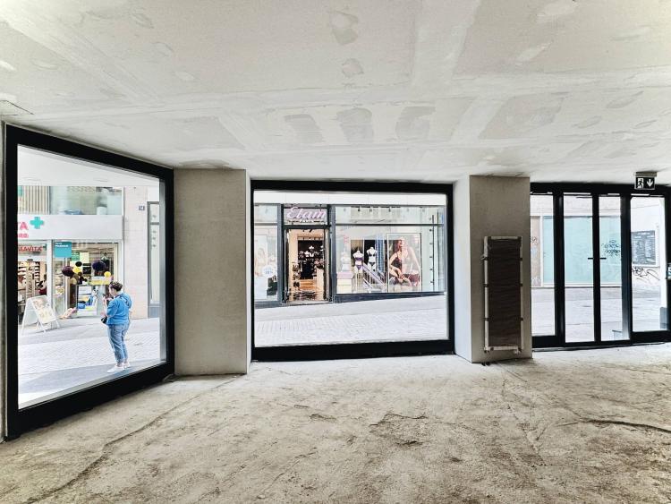 EMPLACEMENT PREMIUM - Arcade et bureaux de 382 m2 à louer à Lausanne