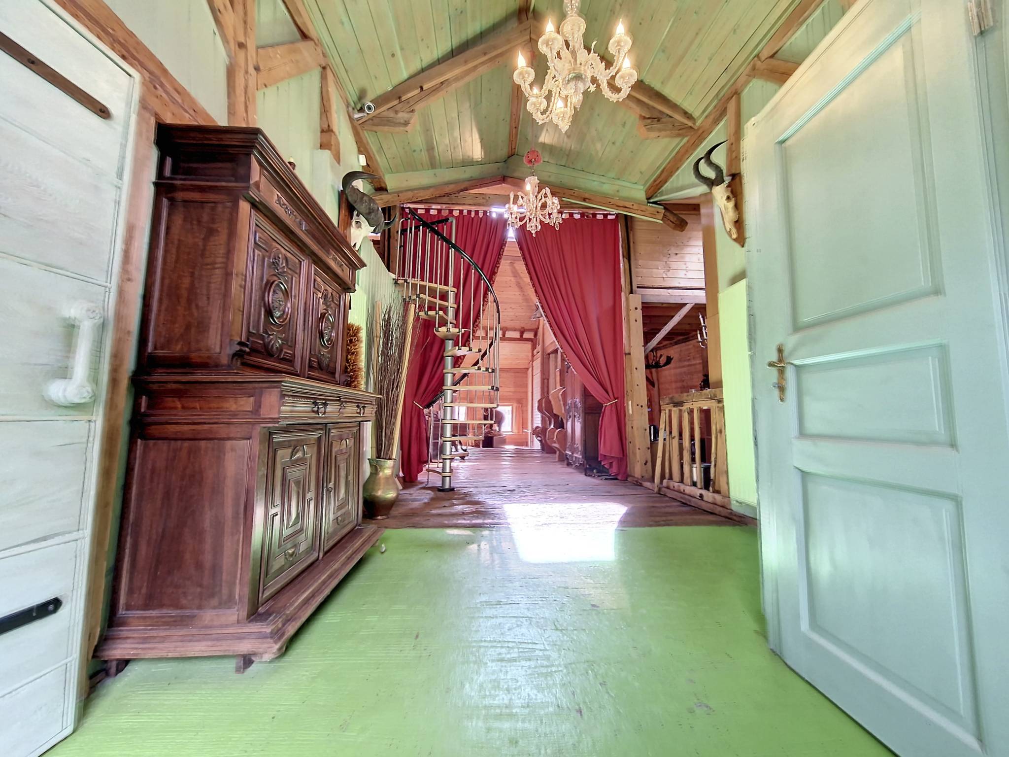 Appartement atypique avec de généreux volumes