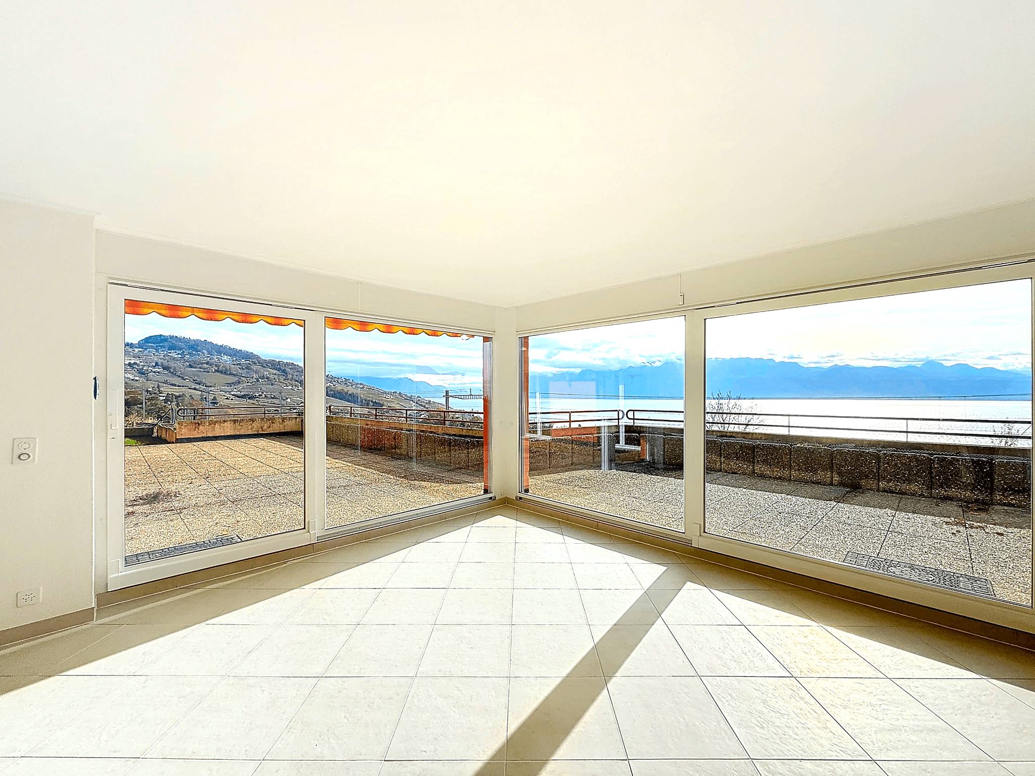 Appartement Lumineux avec Terrasse, Jardin et Vue