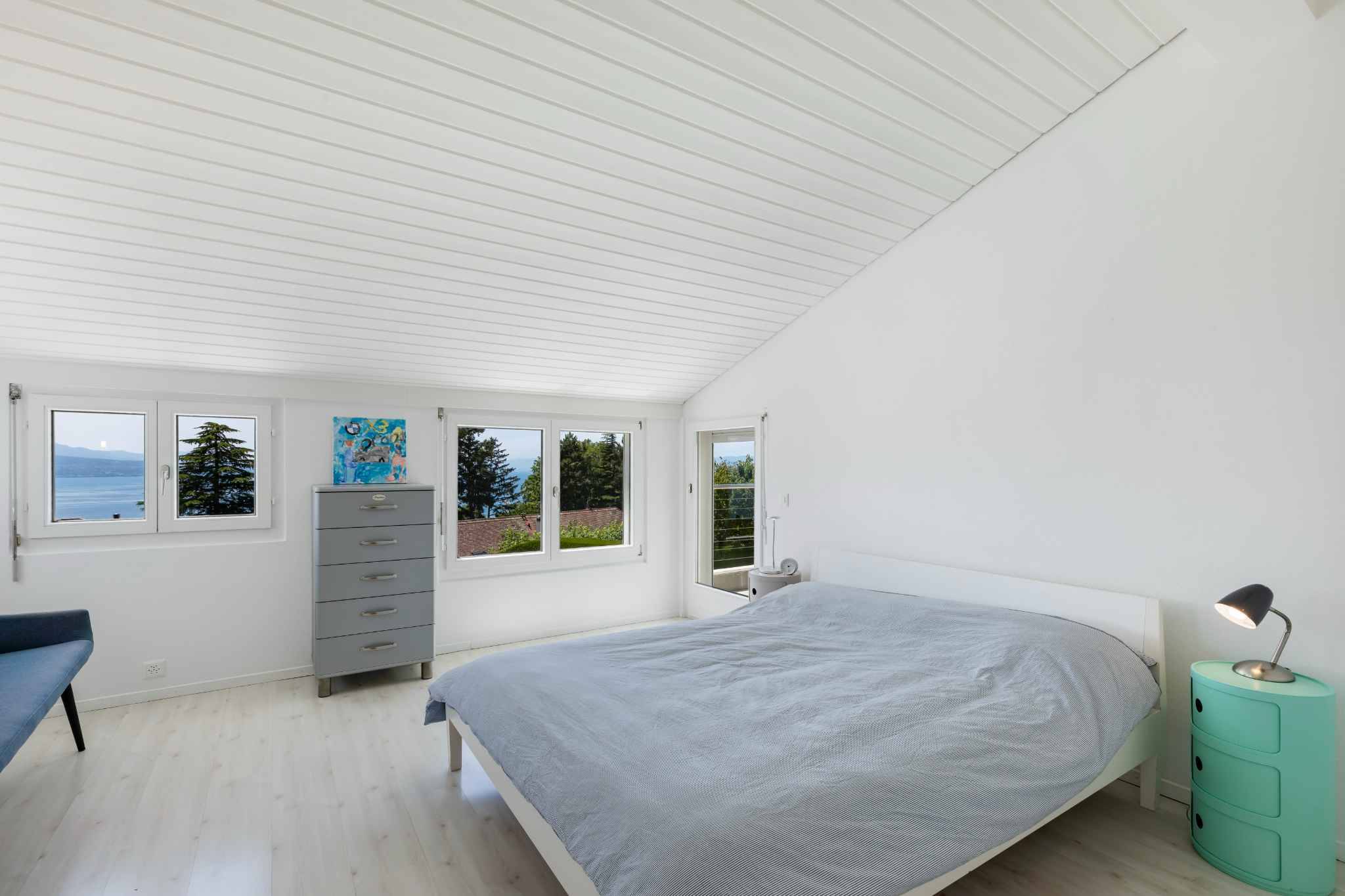 Villa individuelle de 325 m2 avec une belle vue sur le lac et les montagnes