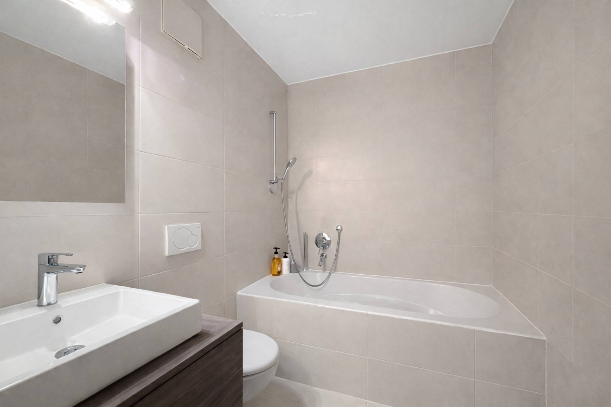 Duplex contemporain avec jardin privatif et vue sur les Alpes à Pully Sud