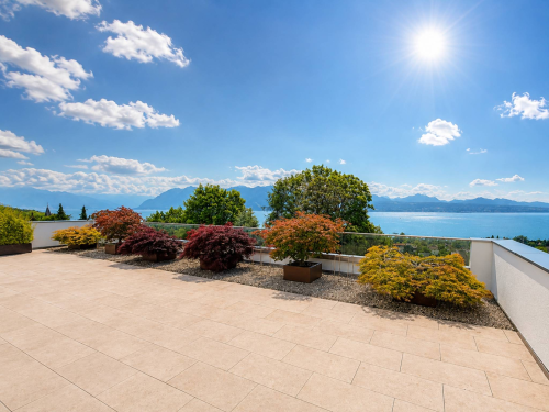 Attique exceptionnel avec une vue magnifique sur le lac