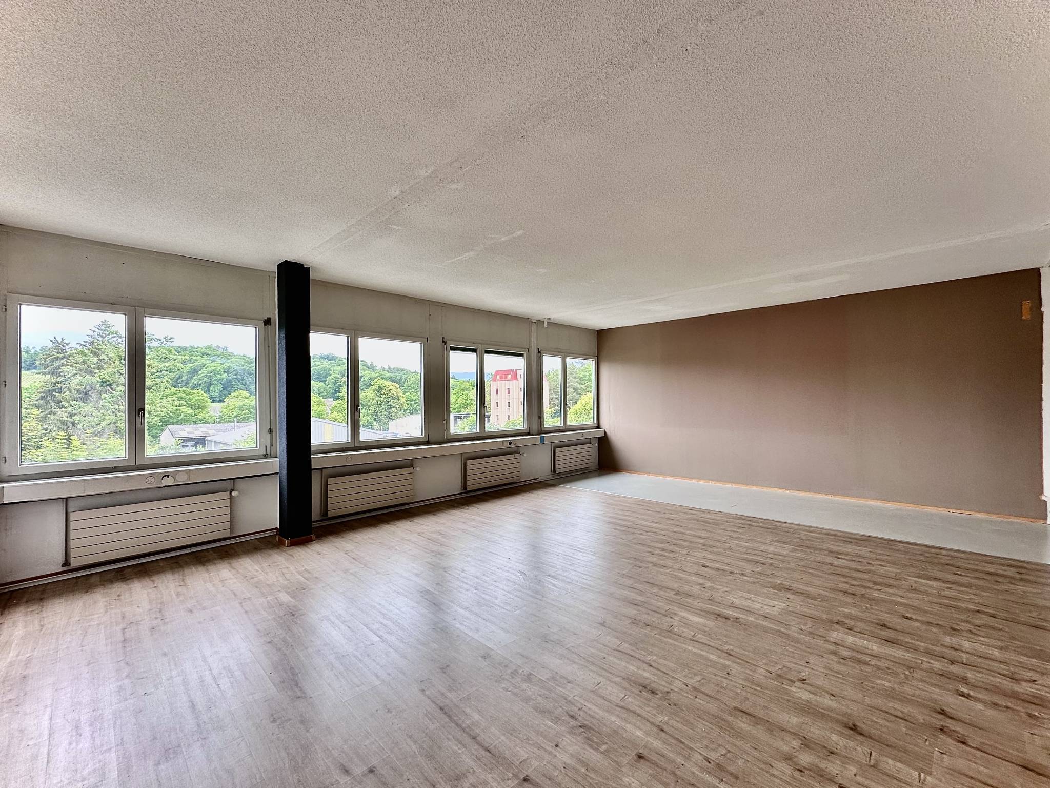 Bureaux, dépôt, locaux de 215 m2 à louer à Bussigny-près-Lausanne
