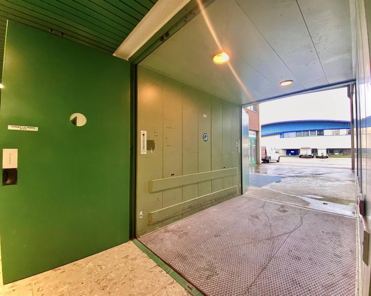 Bureaux, dépôt, locaux de 215 m2 à louer à Bussigny-près-Lausanne