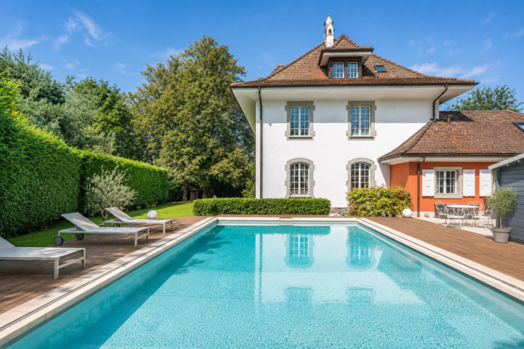 Propriété de caractère avec piscine au cœur d’un écrin de verdure 