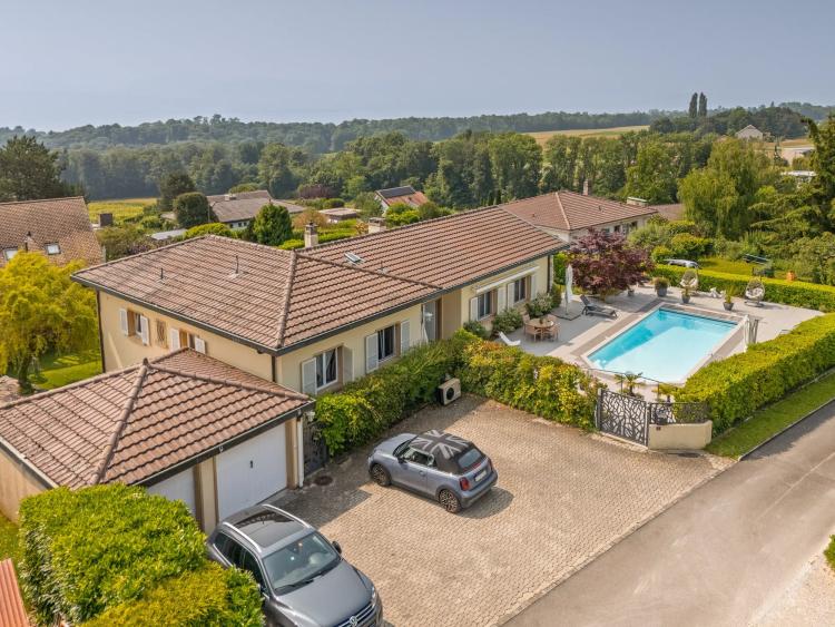 6 Chambres à Vendre à Sully