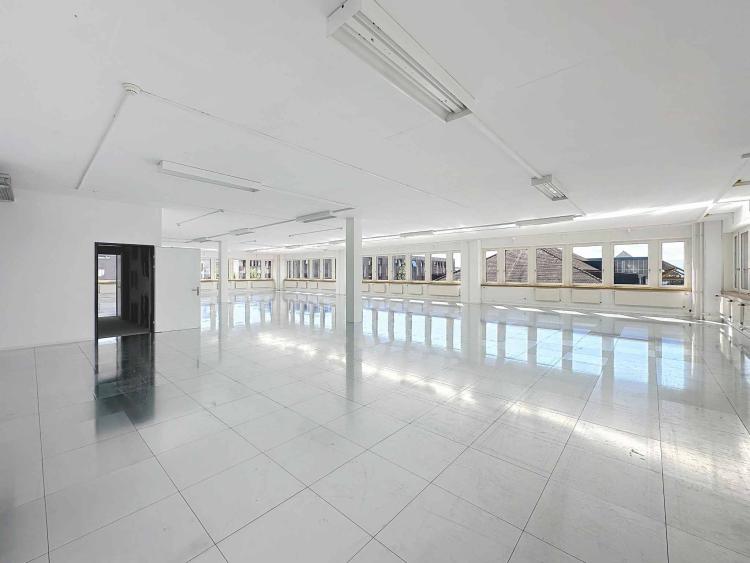 Espace Innovant au Cœur de Lausanne - Idéal pour Laboratoires, Cleantech & Industrie Légère