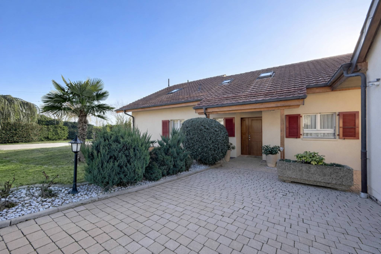 Villa avec piscine chauffée et vue dégagée à Villars-Sainte-Croix