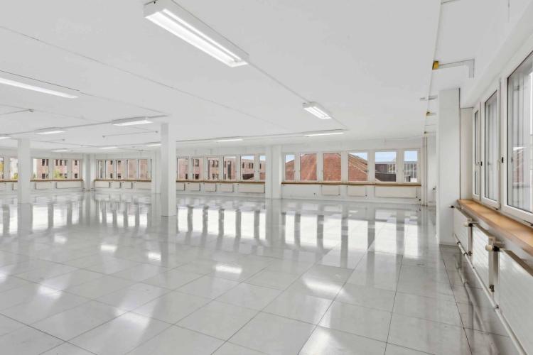 Laboratoire, bureaux, locaux de 1300 m² à louer à proximité immédiate du Quartier du Flon à Lausanne