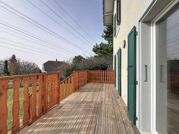 Triplex de 4.5 pièces - grand jardin et vue partielle sur lac