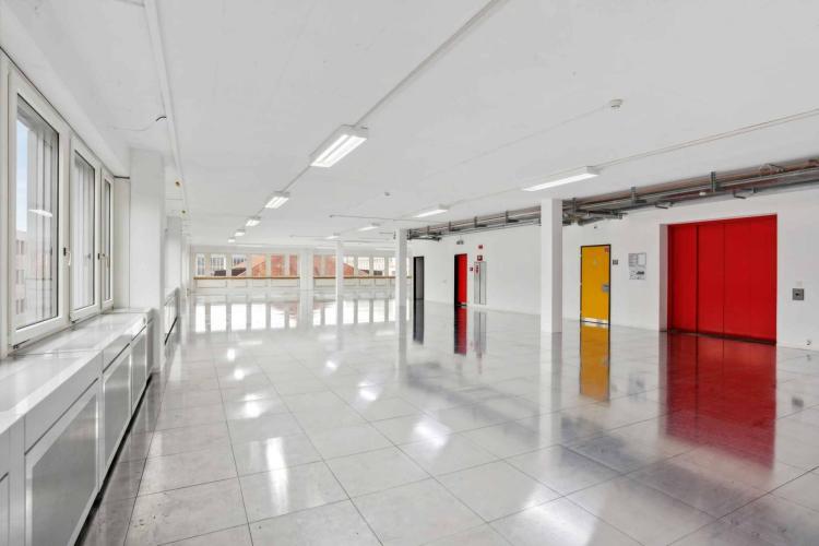Laboratoire, bureaux, locaux de 1300 m² à louer à proximité immédiate du Quartier du Flon à Lausanne