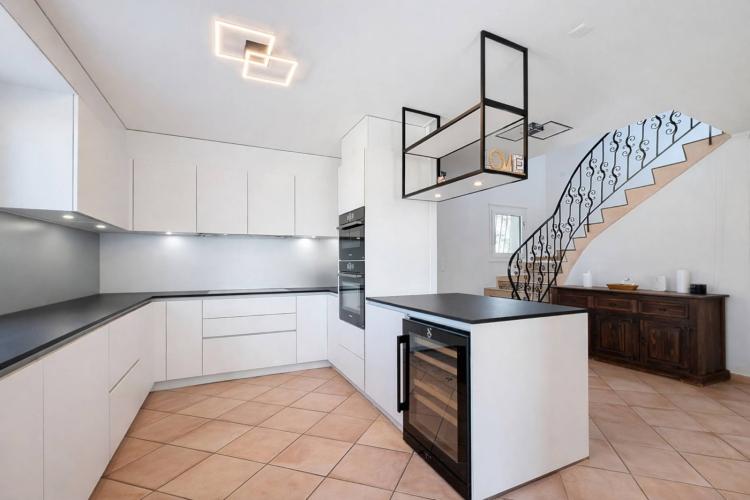 Élégante villa familiale avec piscine intérieure, sauna et hammam
